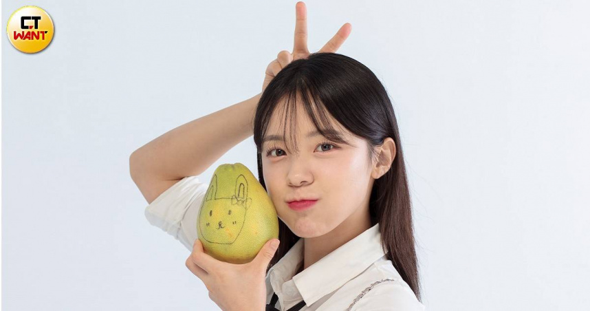 獨家/李多慧愛上文旦「1天吃2顆」 中秋無緣體驗烤肉萌喊:我也想!
