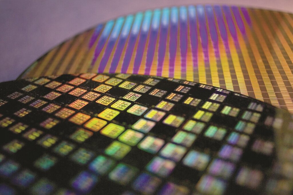 Intel秀出多项代工技术突破：吞吐量暴增100倍