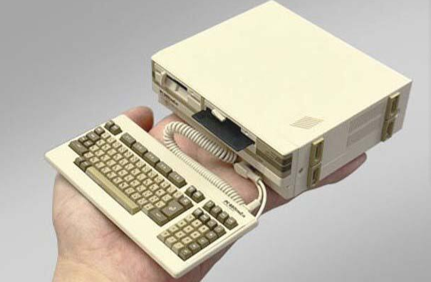 迷你版经典PC-8801mkⅡSR公开 手掌大小正常运行游戏